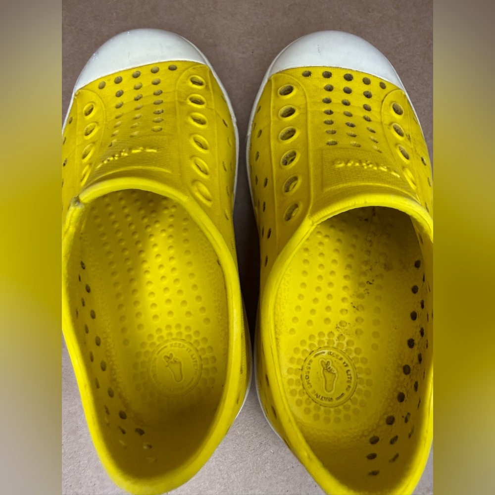 Native Jefferson Yellow EVA Slip On Water Shoes Sneakers Kids Toddler Size C7 - Picture 6 of 8